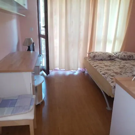 Студио 28 Elenite